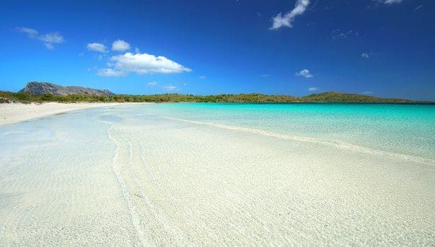 route sportief en strand op Sardinië