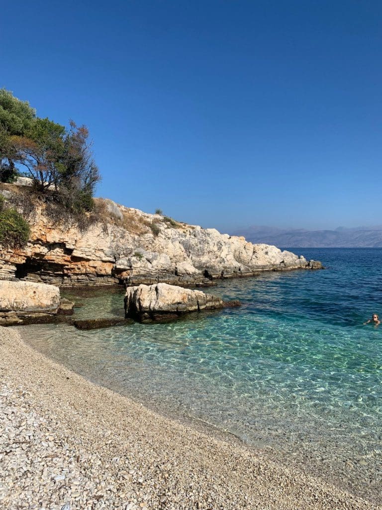 Bataria Kassiopi, een strand in het noorden van Corfu.