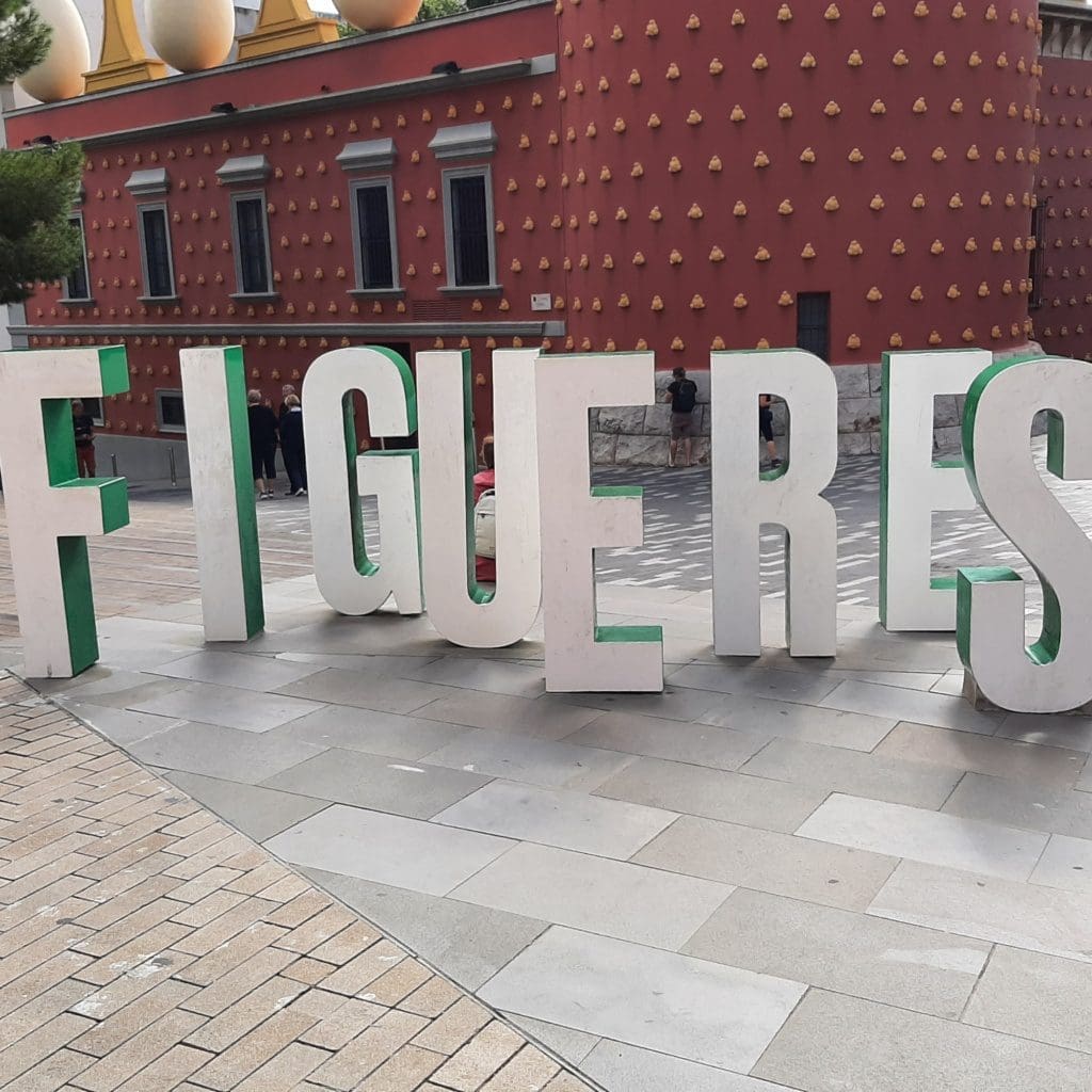 Letters Figueres voor het Dali Museum