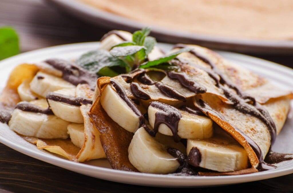 Crepes met bananen en chocoladesaus