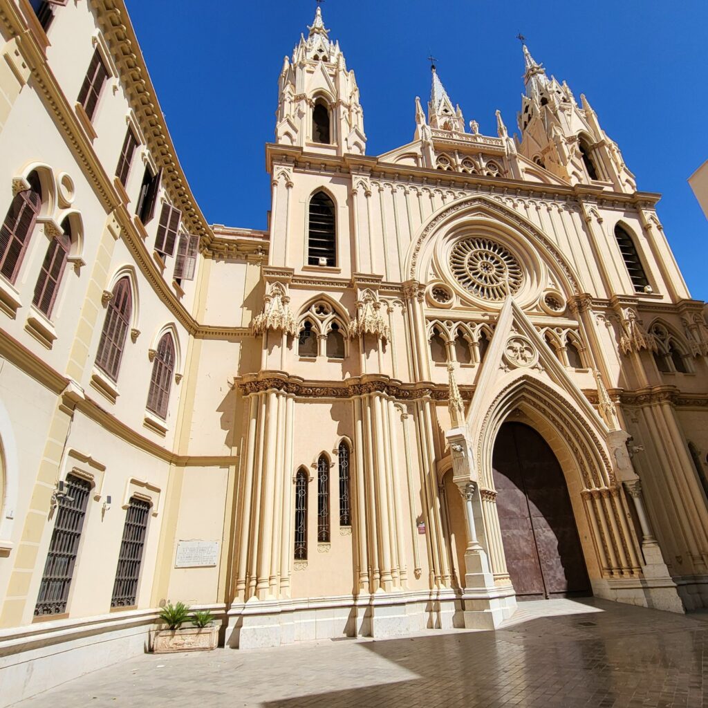 Kerk (maar niet dé kathedraal) in Málaga centrum