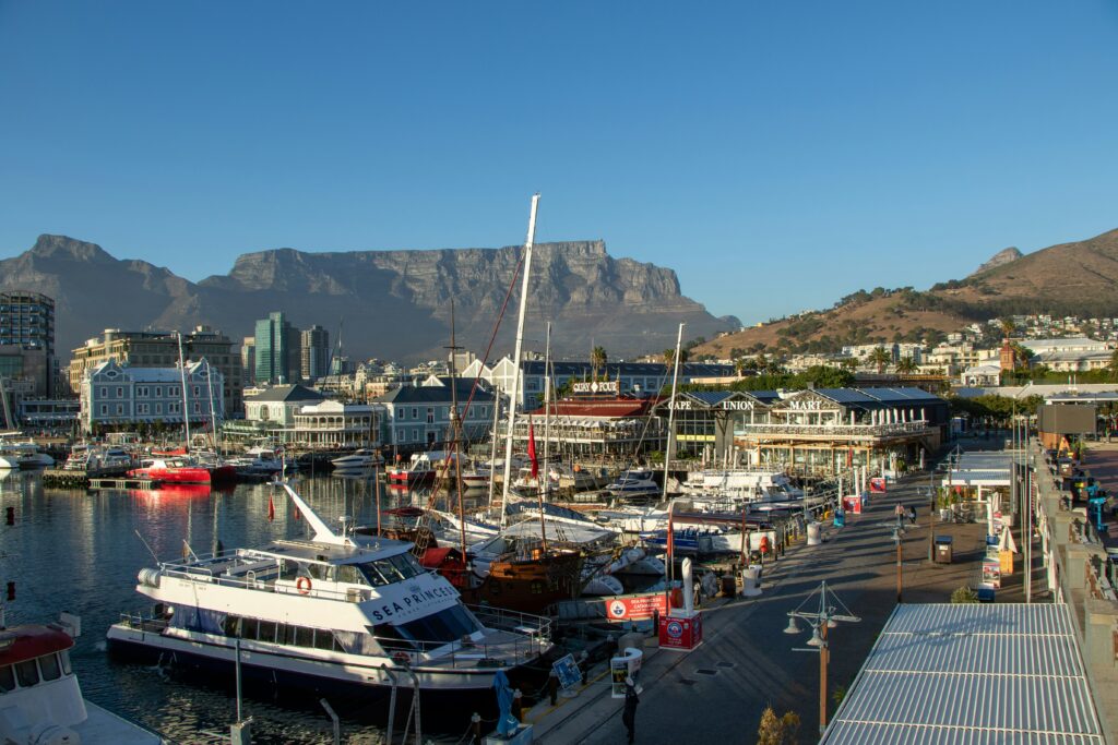 Haven van V&A Waterfront, een populaire wijk bij toeristen in Kaapstad