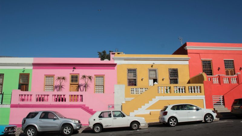 auto's voor huizen in Bo-Kaap, Kaapstad