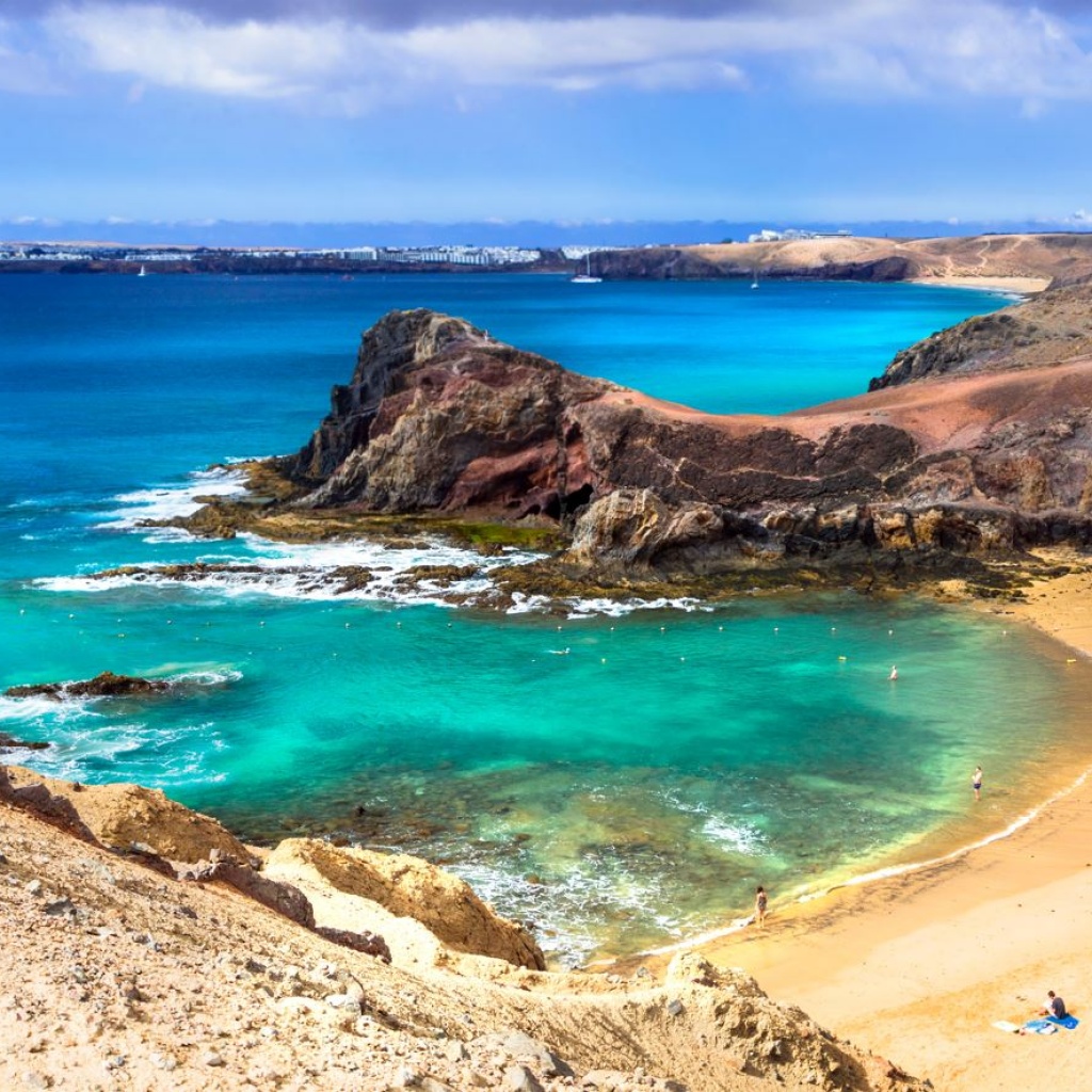 Ook Lanzarote heeft enkele goudgele stranden